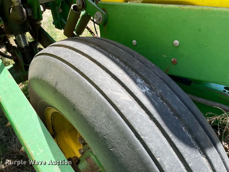 image for item MS9744 John Deere 7200 Max Emerge 2  planter