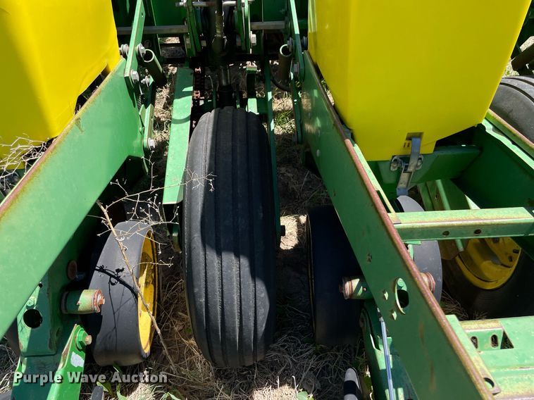 image for item MS9744 John Deere 7200 Max Emerge 2  planter
