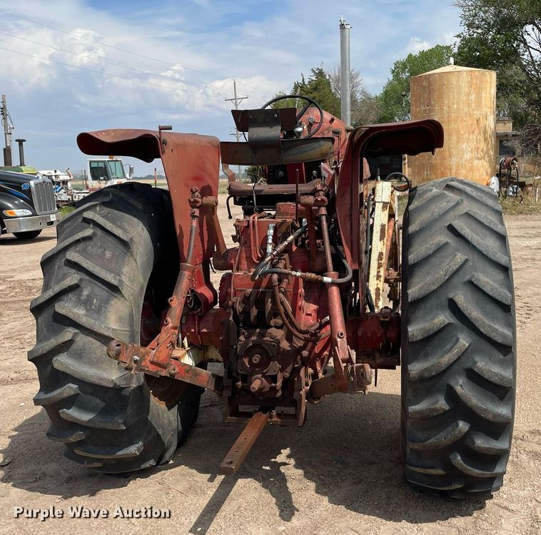 image for item MS9771 1966 International Farmall 706  tractor