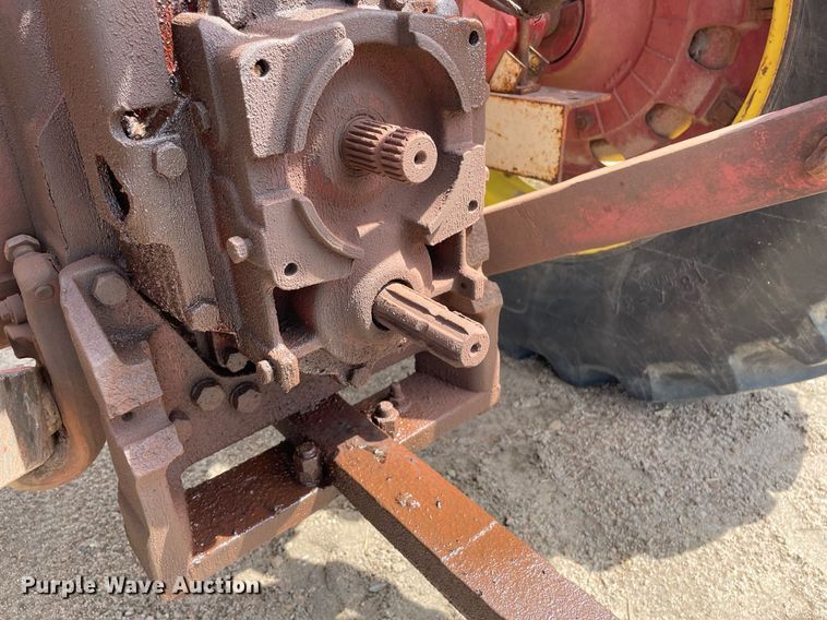 image for item MS9771 1966 International Farmall 706  tractor