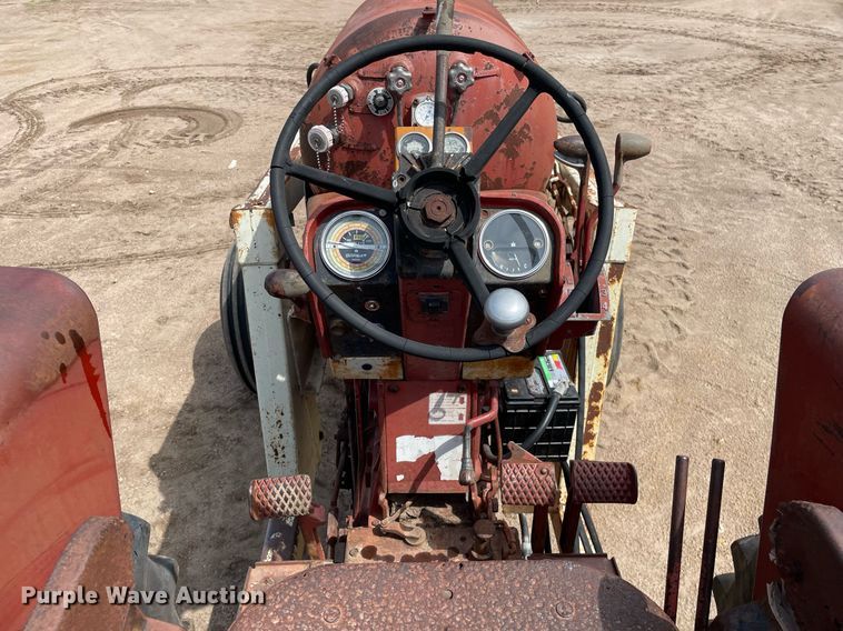 image for item MS9771 1966 International Farmall 706  tractor