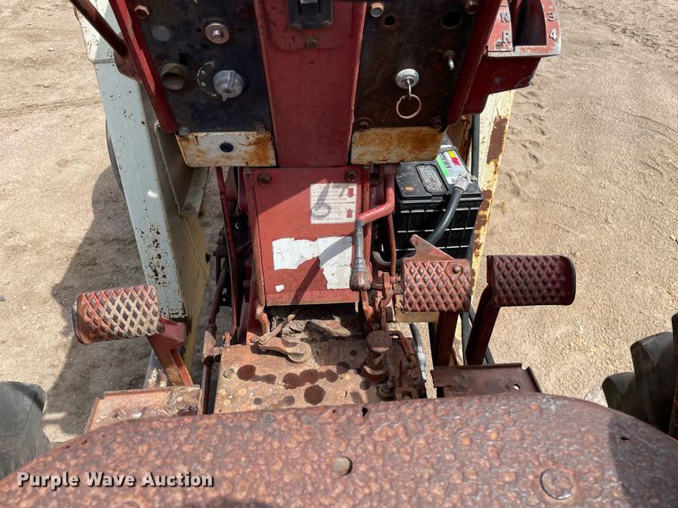 image for item MS9771 1966 International Farmall 706  tractor