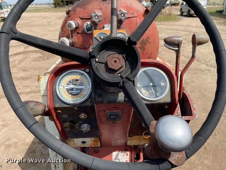 image for item MS9771 1966 International Farmall 706  tractor