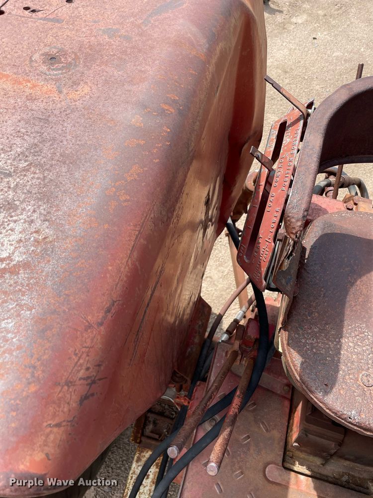 image for item MS9771 1966 International Farmall 706  tractor