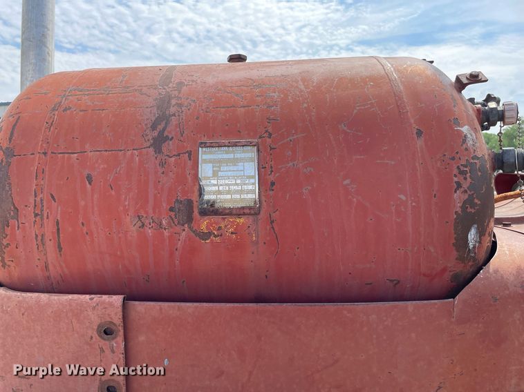 image for item MS9771 1966 International Farmall 706  tractor