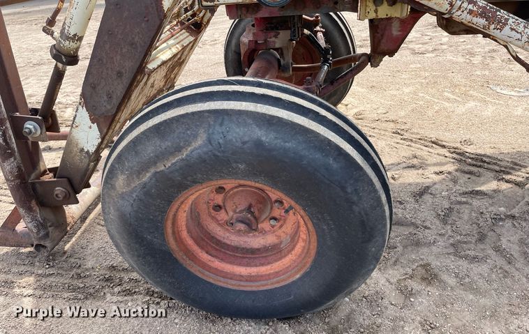 image for item MS9771 1966 International Farmall 706  tractor