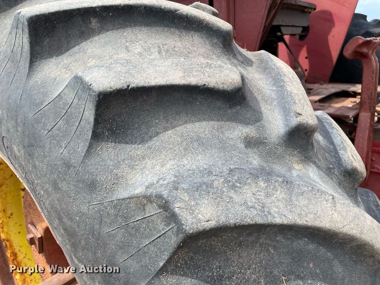 image for item MS9771 1966 International Farmall 706  tractor