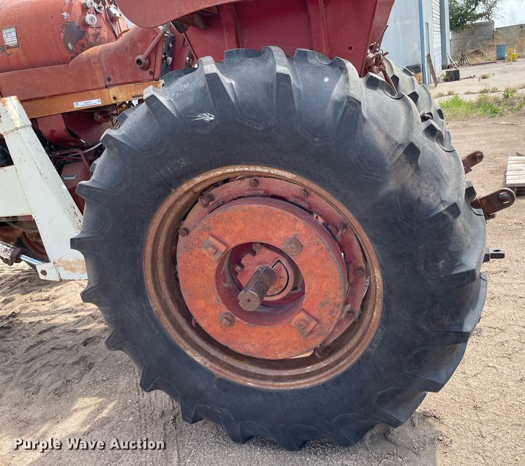 image for item MS9771 1966 International Farmall 706  tractor