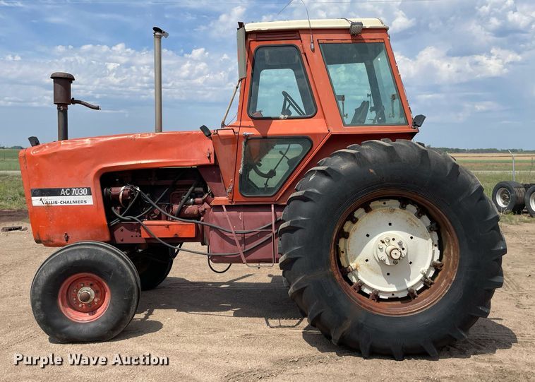 image for item MS9772 1974 Allis Chalmers 7030  tractor