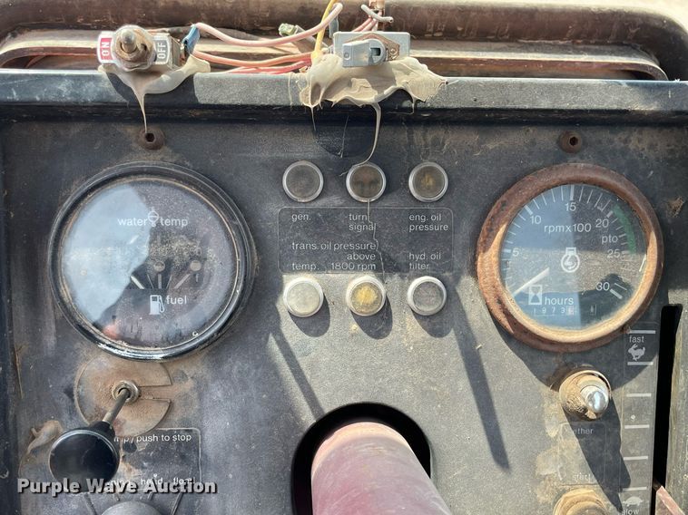 image for item MS9772 1974 Allis Chalmers 7030  tractor