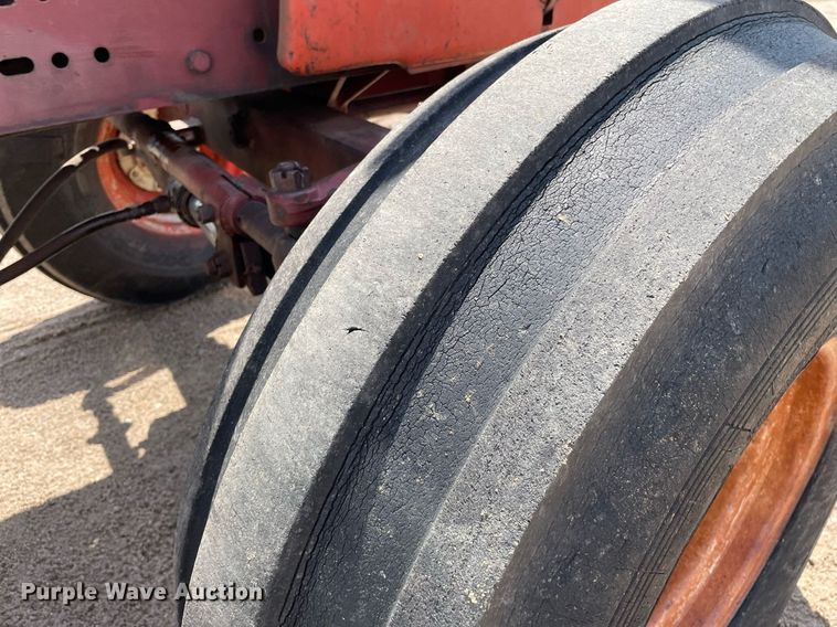 image for item MS9772 1974 Allis Chalmers 7030  tractor