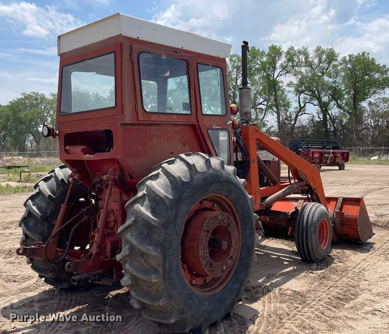 image for item MS9773 1970 International Farmall 826  tractor