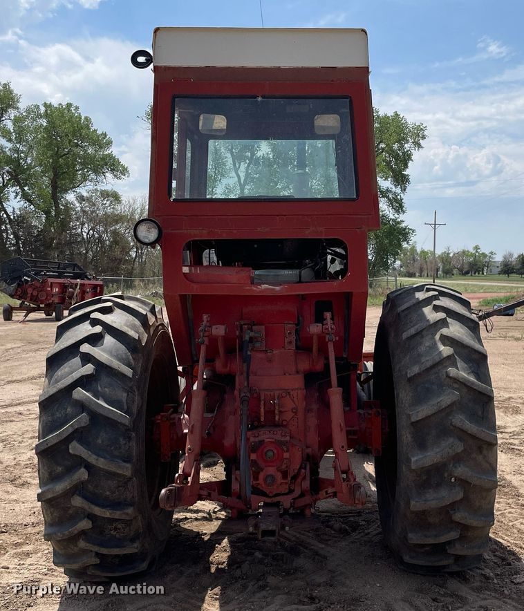 image for item MS9773 1970 International Farmall 826  tractor