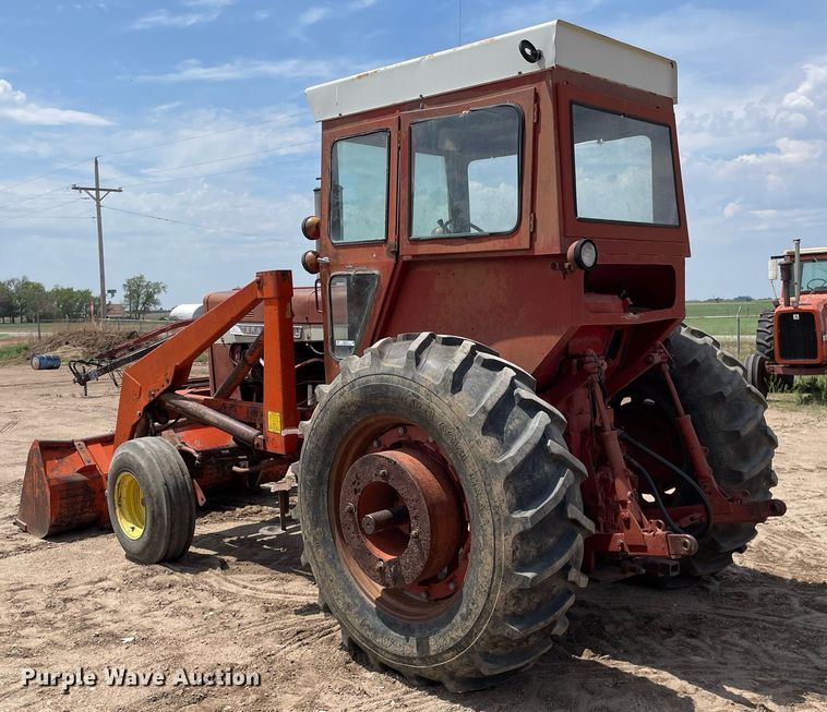 image for item MS9773 1970 International Farmall 826  tractor