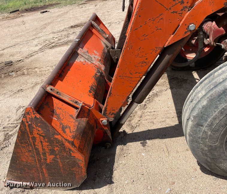 image for item MS9773 1970 International Farmall 826  tractor