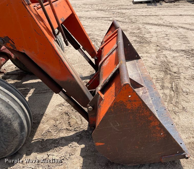 image for item MS9773 1970 International Farmall 826  tractor