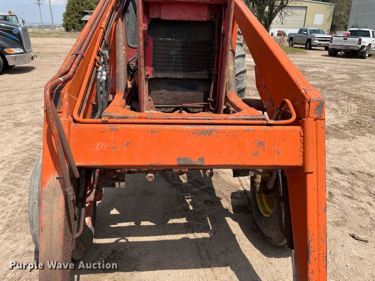 image for item MS9773 1970 International Farmall 826  tractor