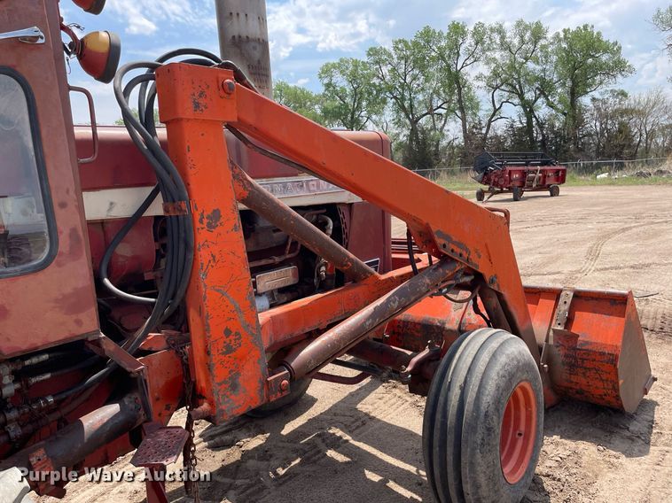 image for item MS9773 1970 International Farmall 826  tractor