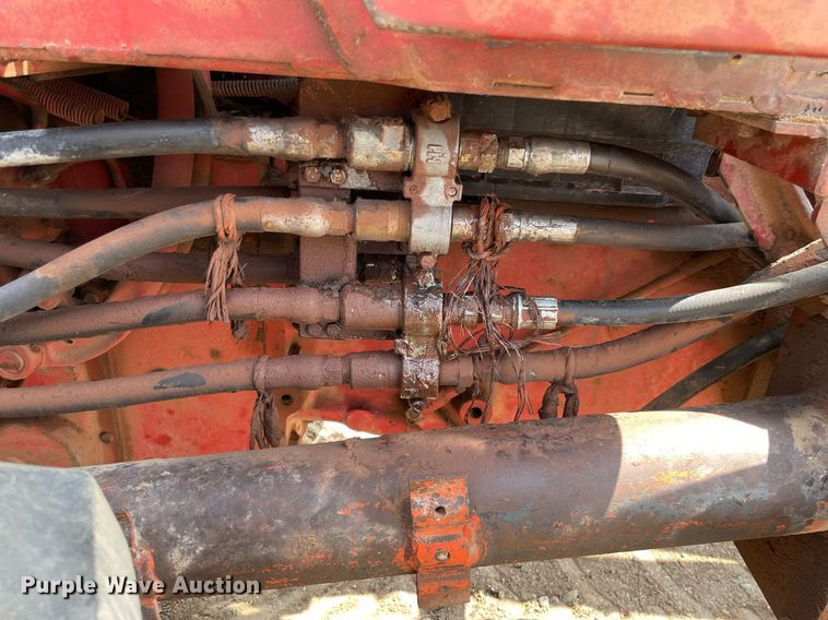 image for item MS9773 1970 International Farmall 826  tractor