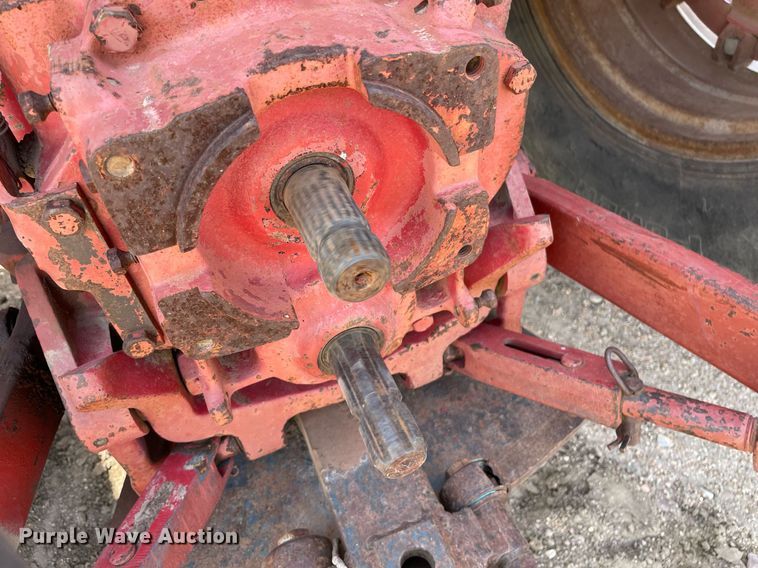 image for item MS9773 1970 International Farmall 826  tractor