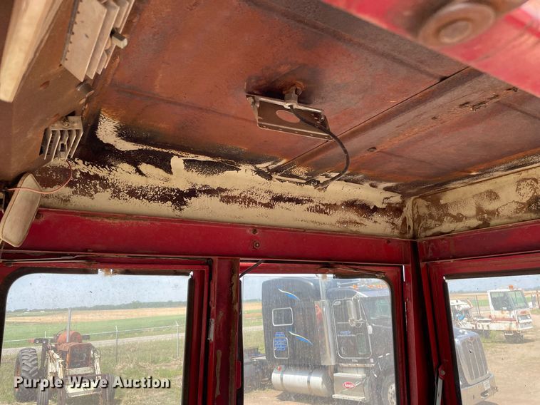 image for item MS9773 1970 International Farmall 826  tractor