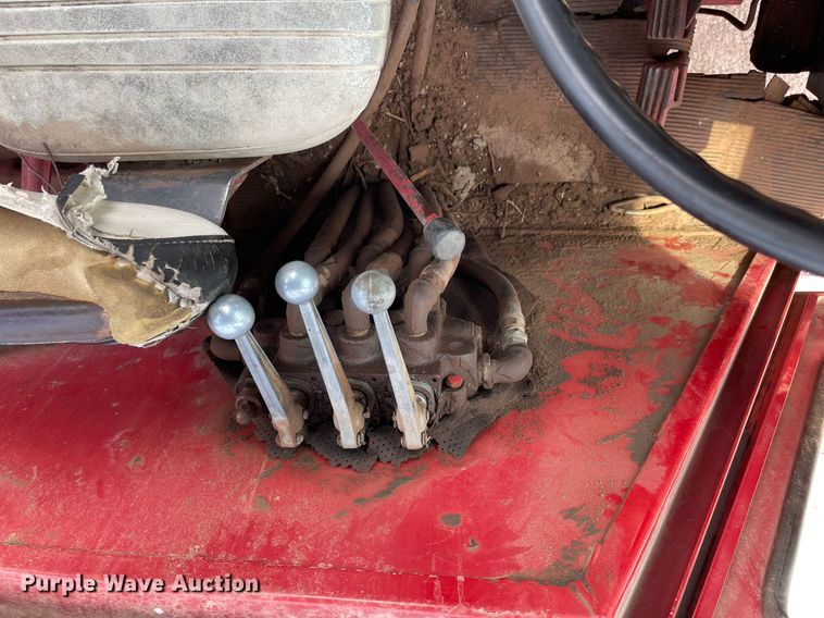 image for item MS9773 1970 International Farmall 826  tractor