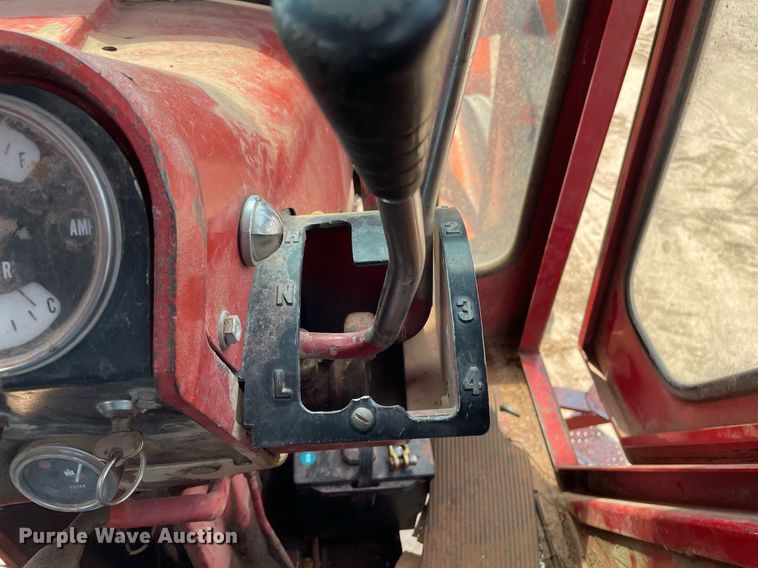 image for item MS9773 1970 International Farmall 826  tractor