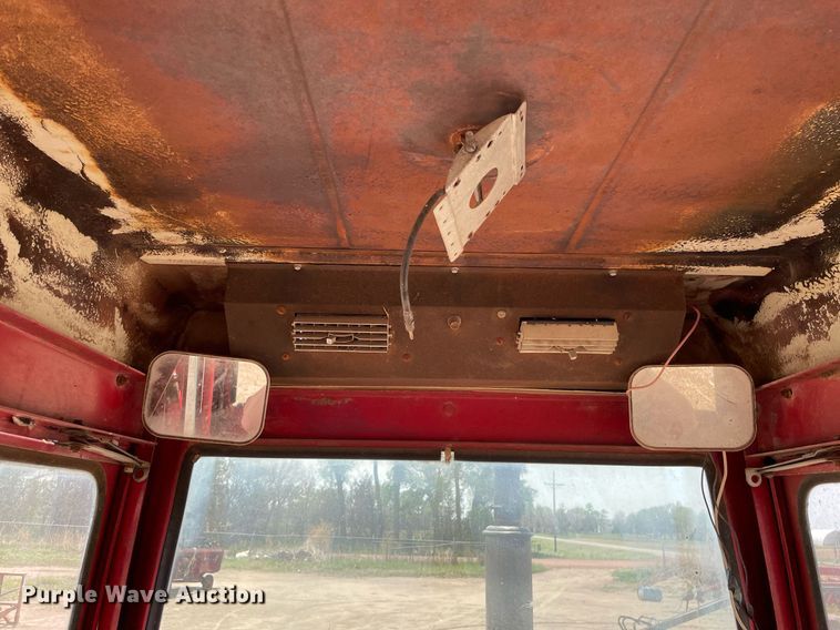 image for item MS9773 1970 International Farmall 826  tractor