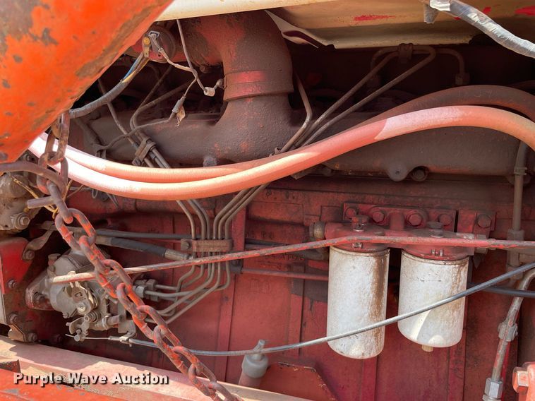 image for item MS9773 1970 International Farmall 826  tractor