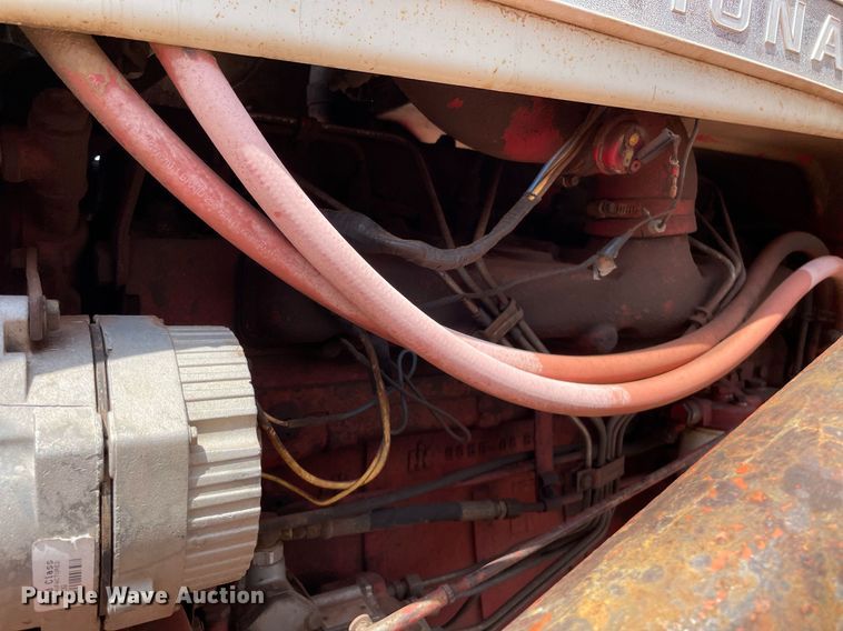 image for item MS9773 1970 International Farmall 826  tractor