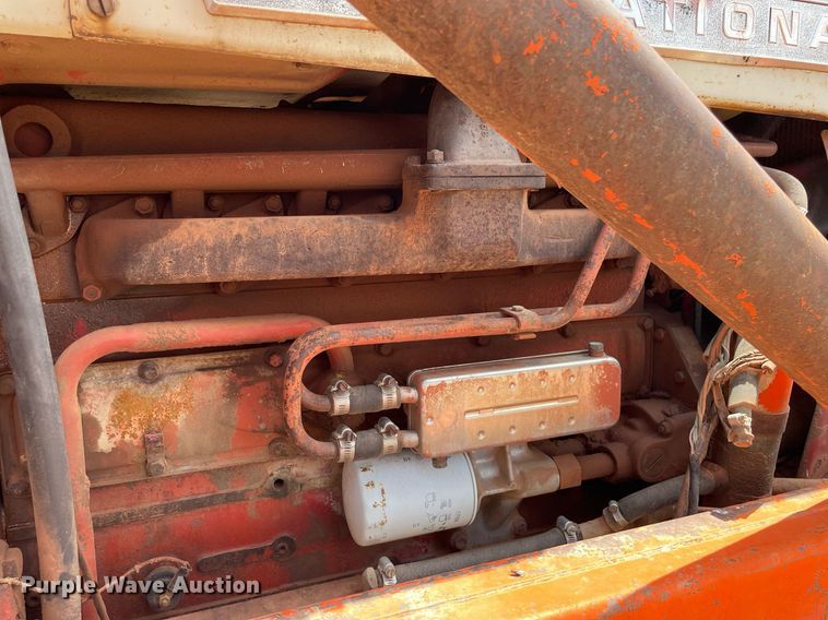 image for item MS9773 1970 International Farmall 826  tractor