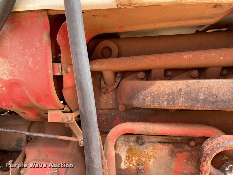 image for item MS9773 1970 International Farmall 826  tractor