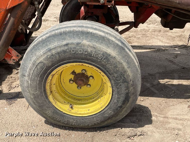 image for item MS9773 1970 International Farmall 826  tractor