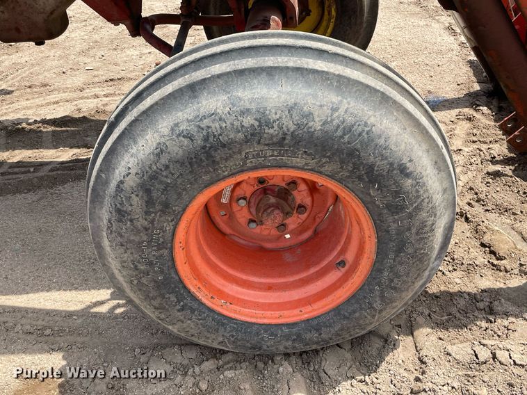 image for item MS9773 1970 International Farmall 826  tractor