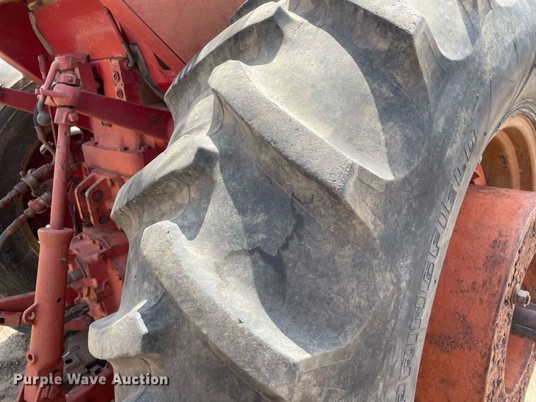 image for item MS9773 1970 International Farmall 826  tractor