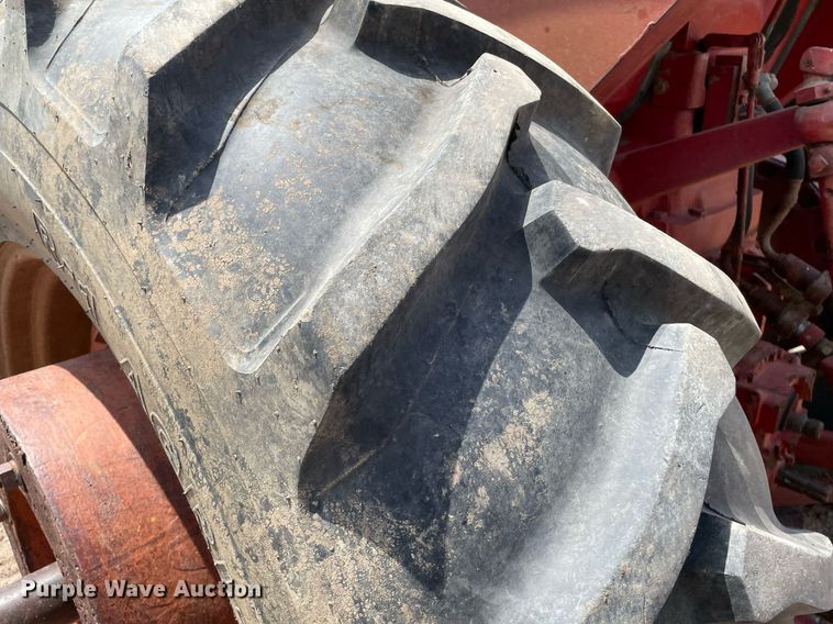 image for item MS9773 1970 International Farmall 826  tractor