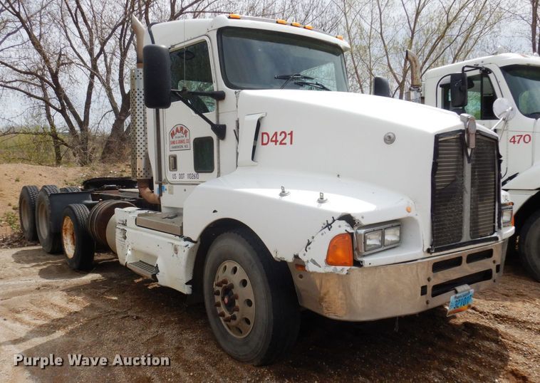 image for item AF9734 1999 Kenworth T600  semi truck