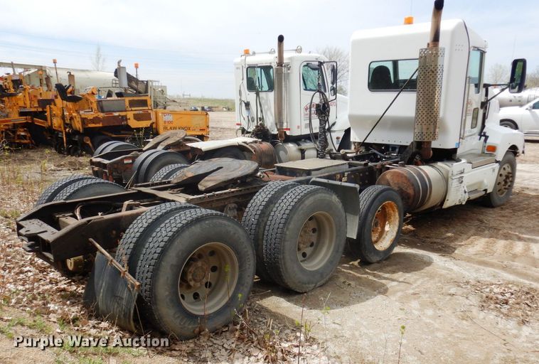 image for item AF9734 1999 Kenworth T600  semi truck