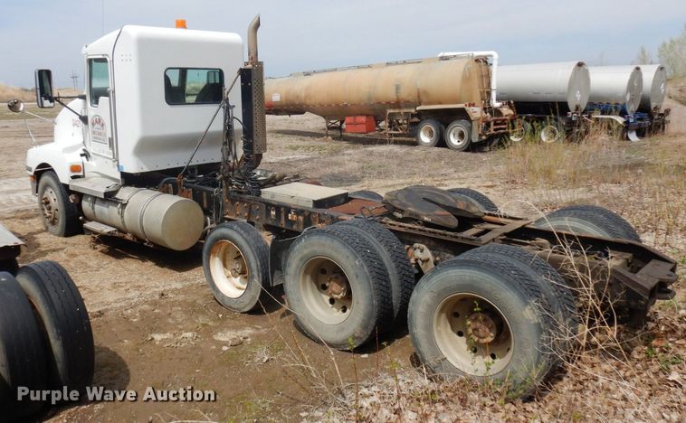 image for item AF9734 1999 Kenworth T600  semi truck