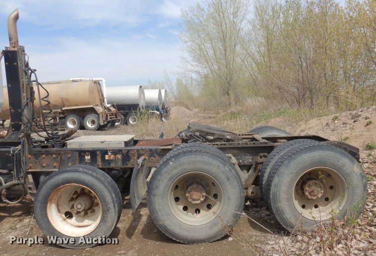 image for item AF9734 1999 Kenworth T600  semi truck