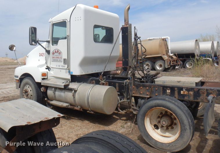 image for item AF9734 1999 Kenworth T600  semi truck