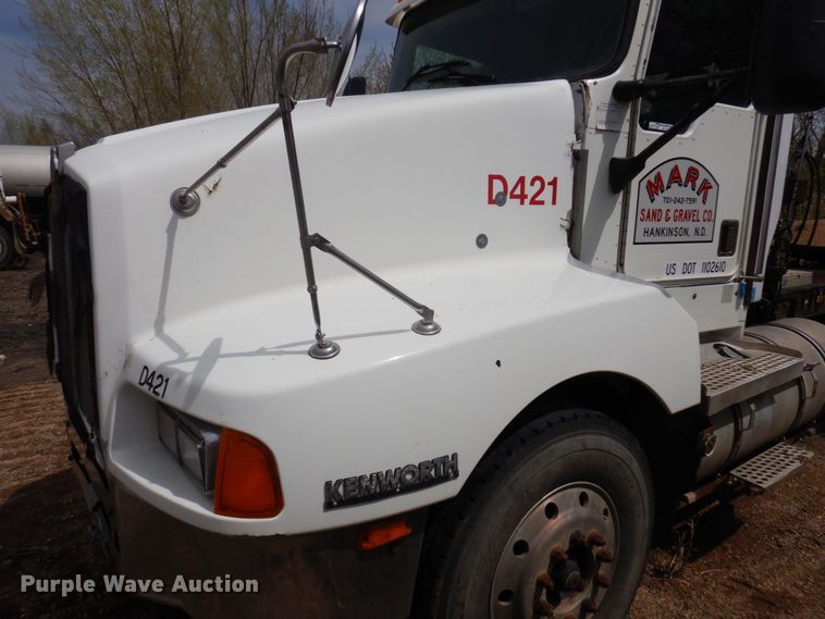 image for item AF9734 1999 Kenworth T600  semi truck