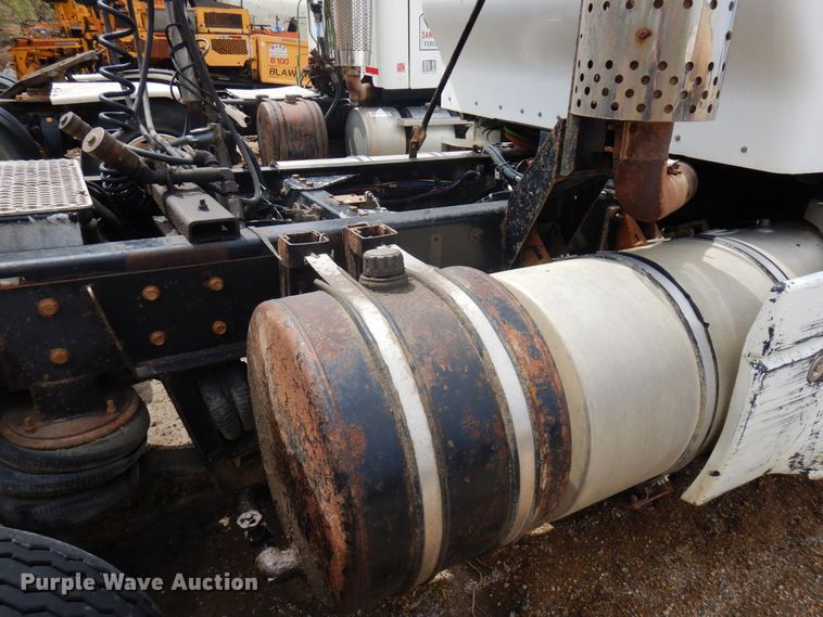 image for item AF9734 1999 Kenworth T600  semi truck