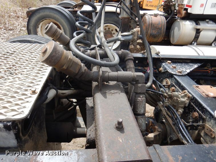 image for item AF9734 1999 Kenworth T600  semi truck