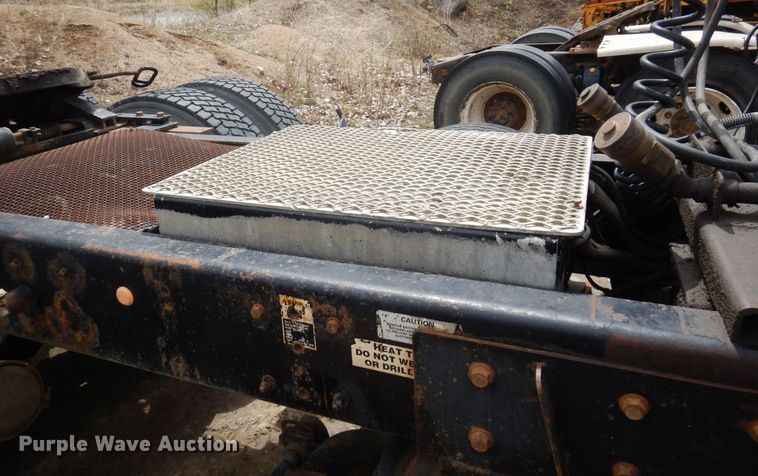 image for item AF9734 1999 Kenworth T600  semi truck