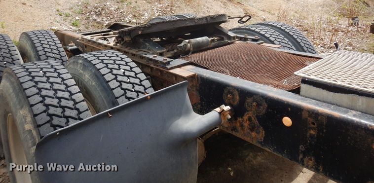 image for item AF9734 1999 Kenworth T600  semi truck