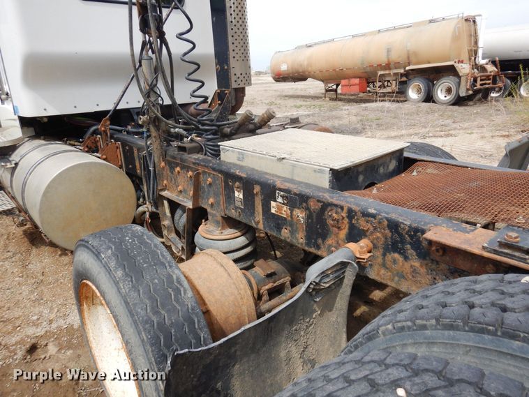 image for item AF9734 1999 Kenworth T600  semi truck