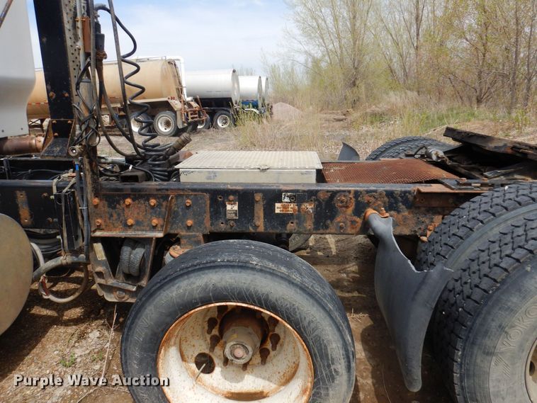 image for item AF9734 1999 Kenworth T600  semi truck