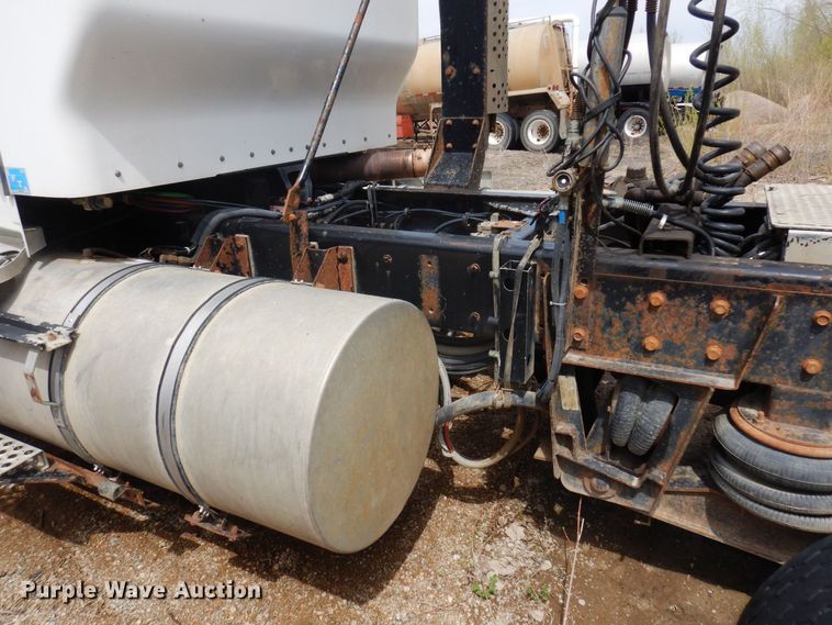 image for item AF9734 1999 Kenworth T600  semi truck