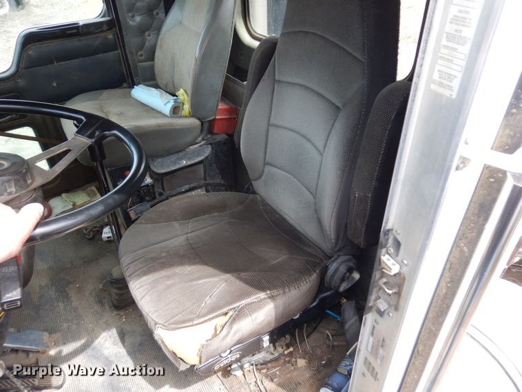 image for item AF9734 1999 Kenworth T600  semi truck